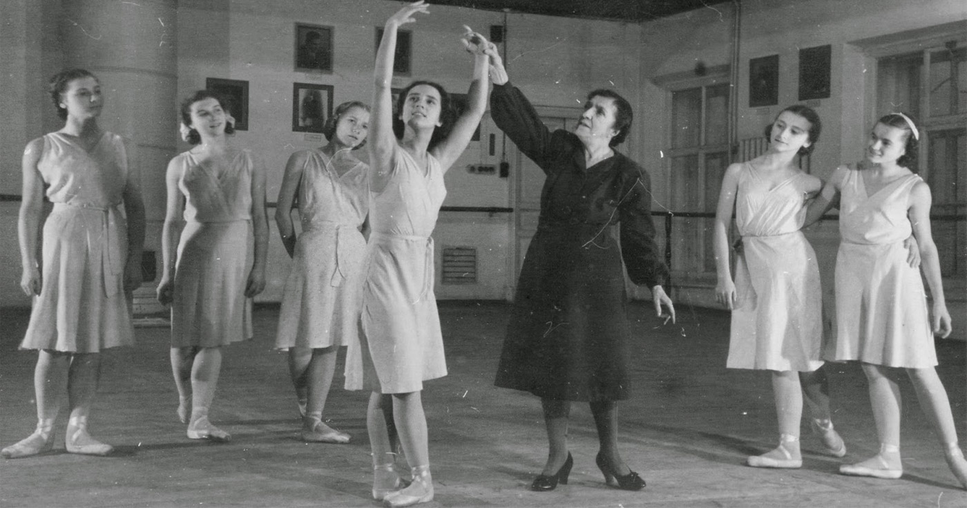 Posições de braços e pernas da técnica de balé clássico do método